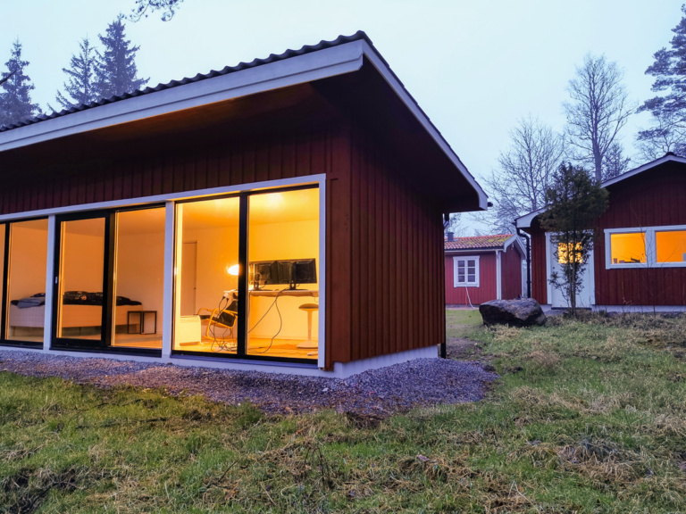 Wohn und Nebengebäude