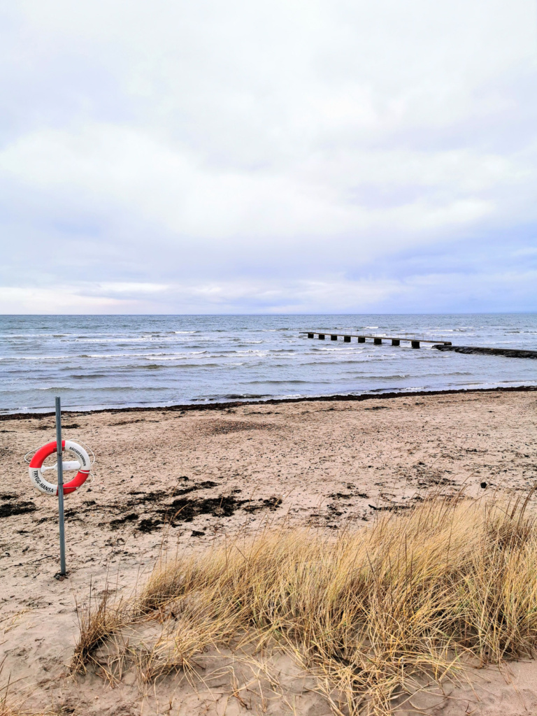 Sandstrand an der schwedischen Riviera bei Båstad.